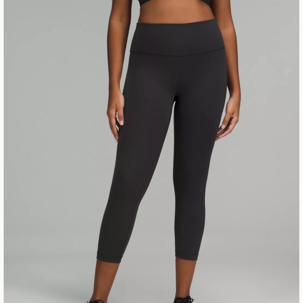 Lulu Lemon Black Wunder Under Capris